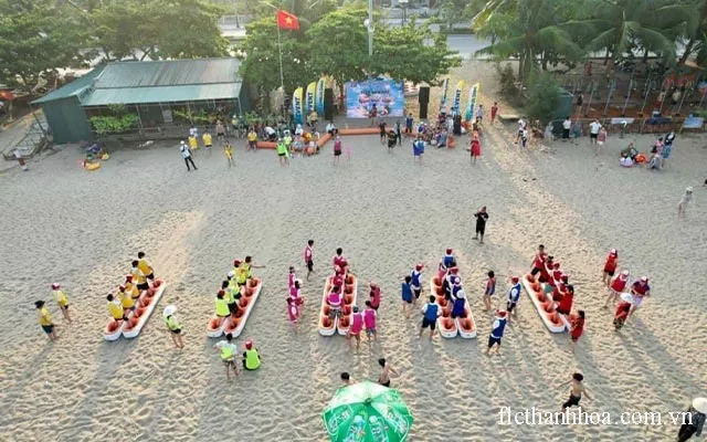 Chơi teambuilding trên bờ biển Sầm Sơn